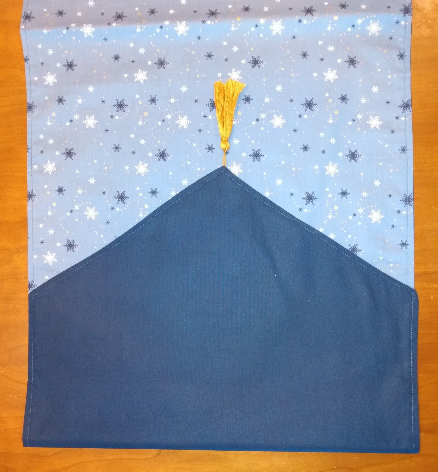 Table Runner 100% Cotton Navy Blue and White Snowflakes 60"