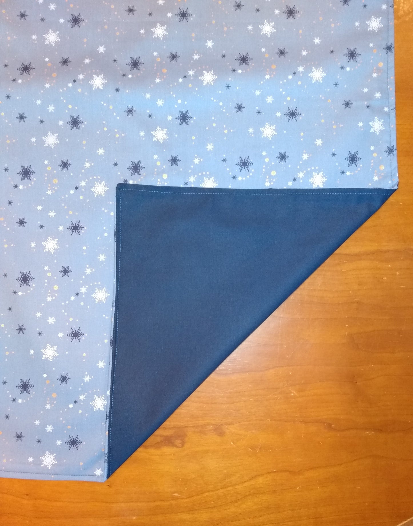 Table Runner 100% Cotton Navy Blue and White Snowflakes 60"