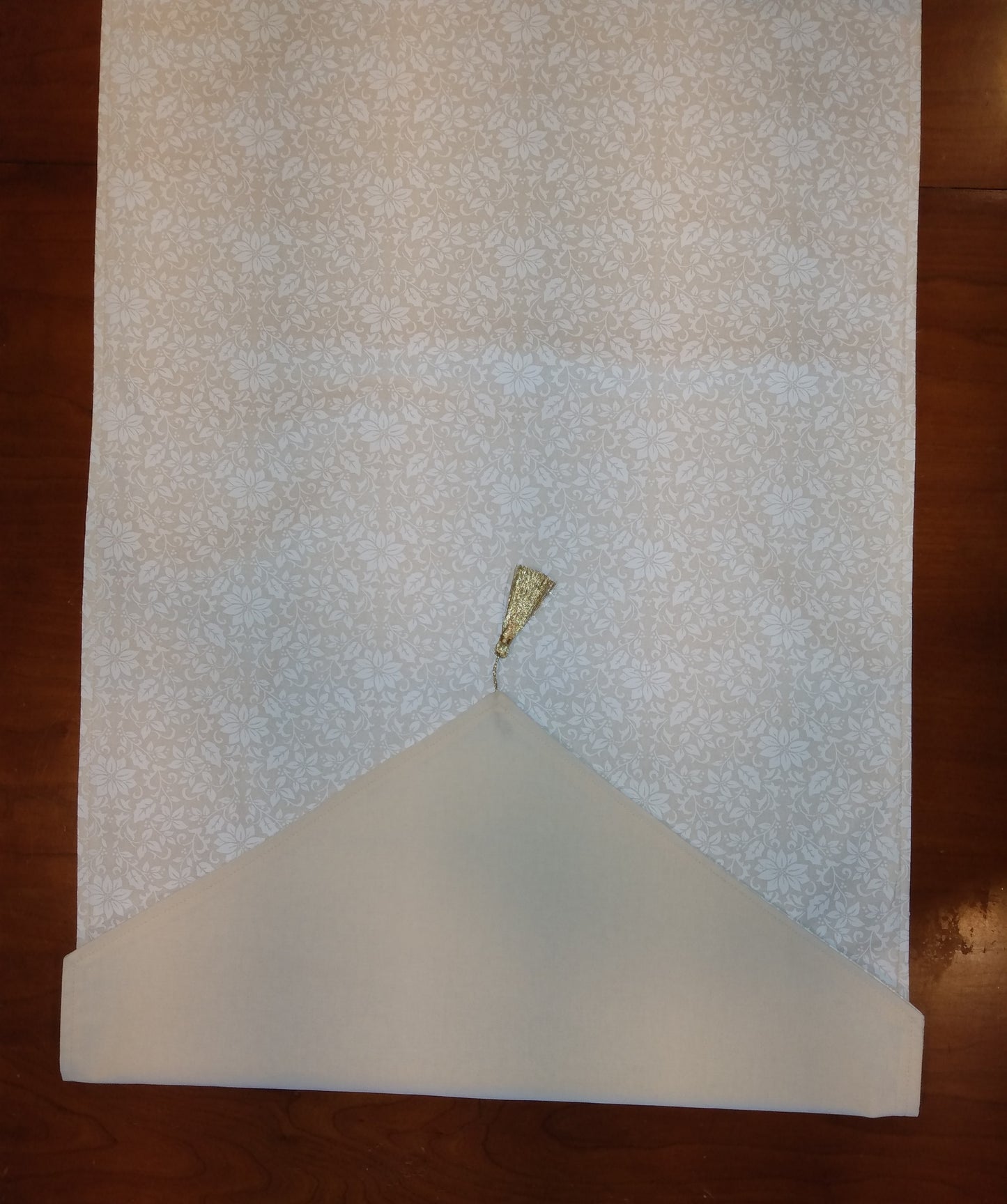 Table Runner 100% Cotton White Poinsettia Print Cream