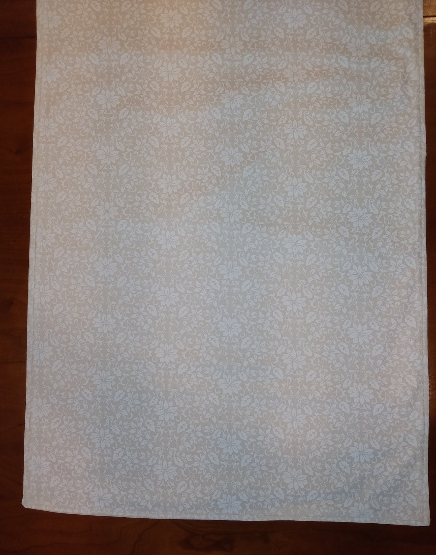 Table Runner 100% Cotton White Poinsettia Print Cream