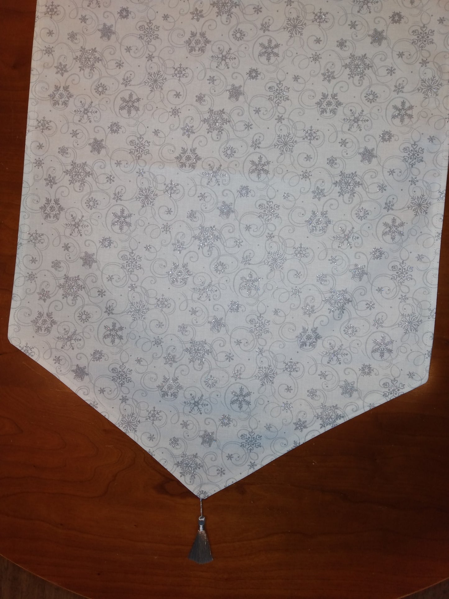 Table Runner 100% Cotton Silver Stars Snowflakes