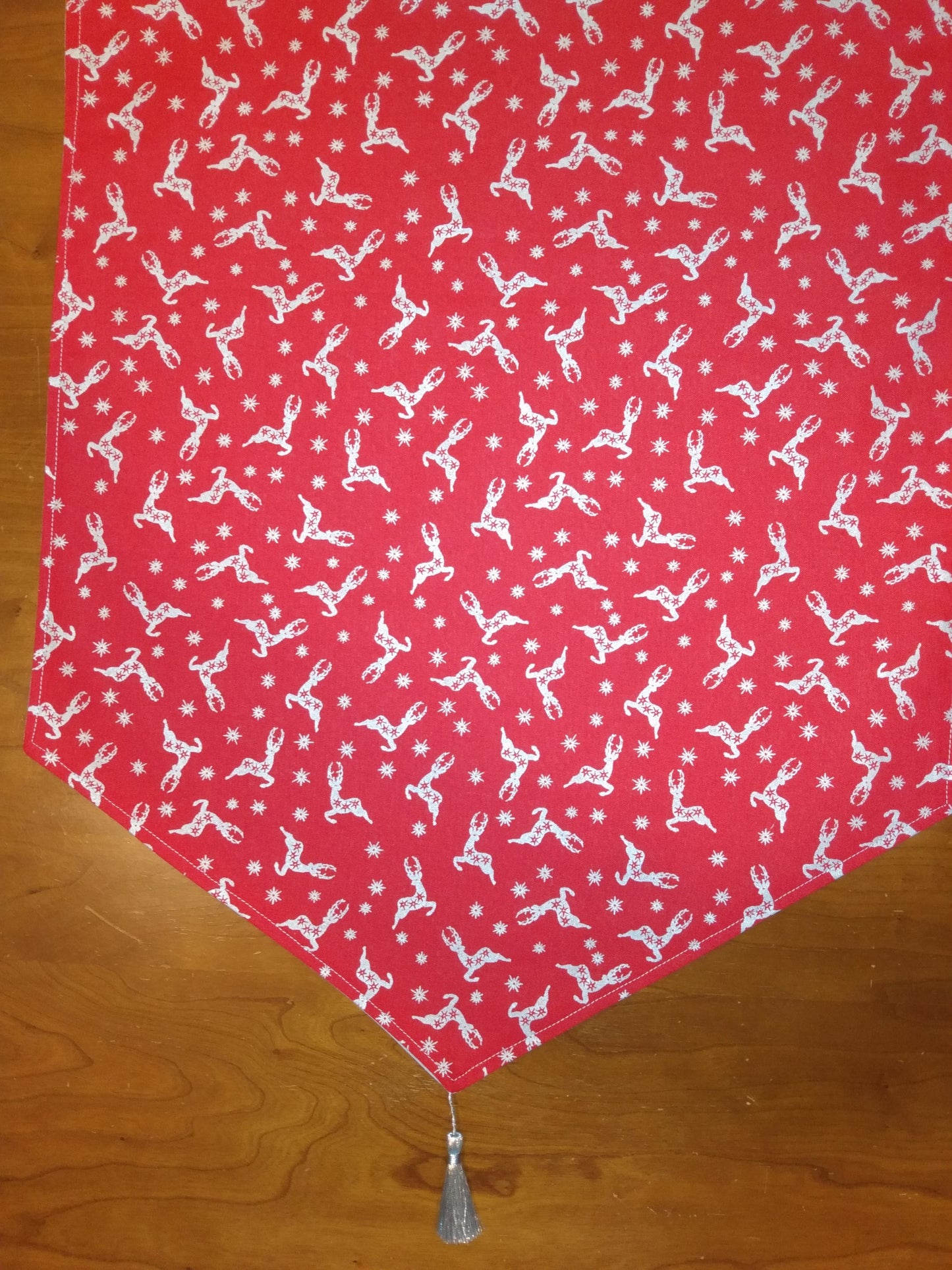 Table Runner 100% Cotton Silver Reindeer Stars Red