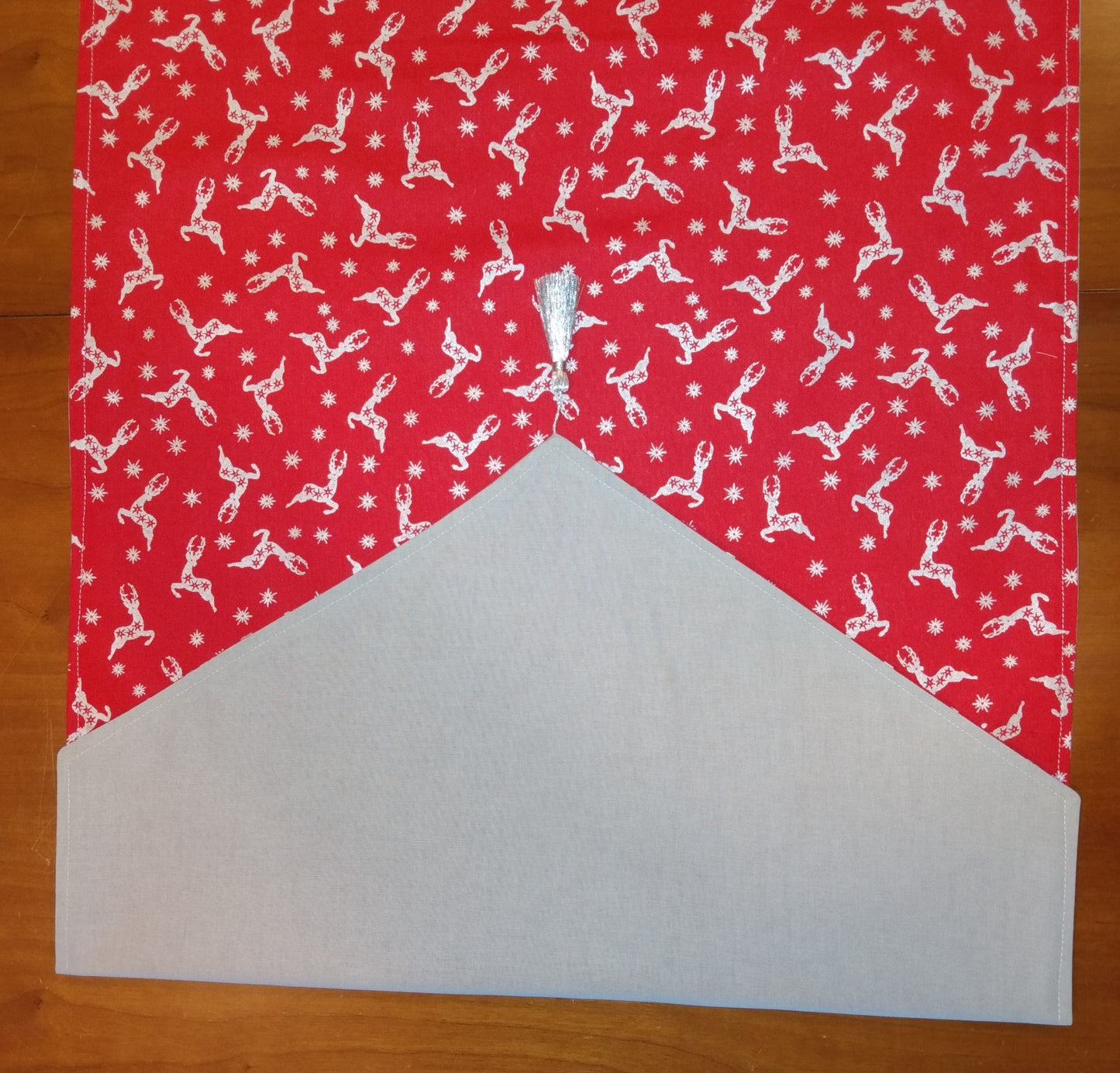 Table Runner 100% Cotton Silver Reindeer Stars Red