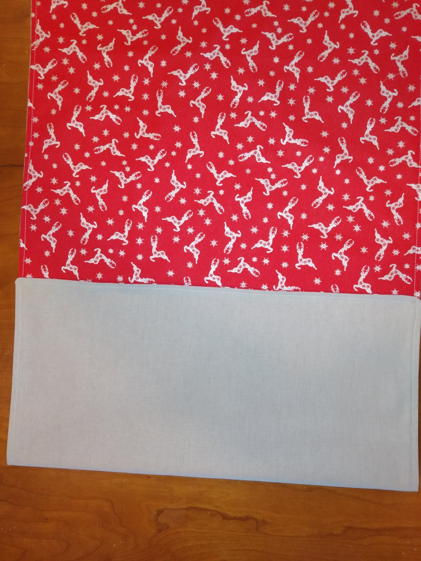 Table Runner 100% Cotton Silver Reindeer Stars Red
