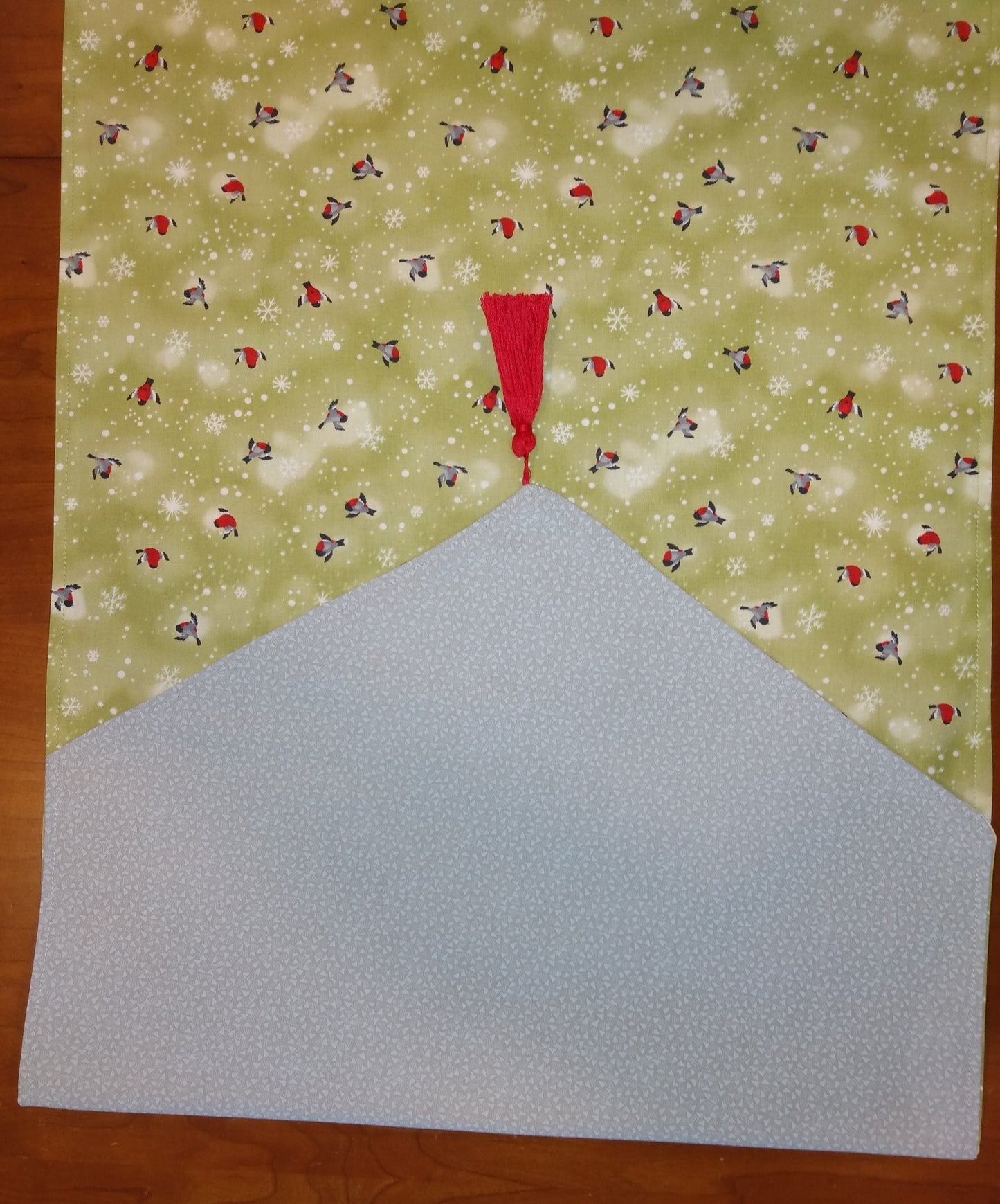 Table Runner Reversible 100% Cotton Green Robins Grey