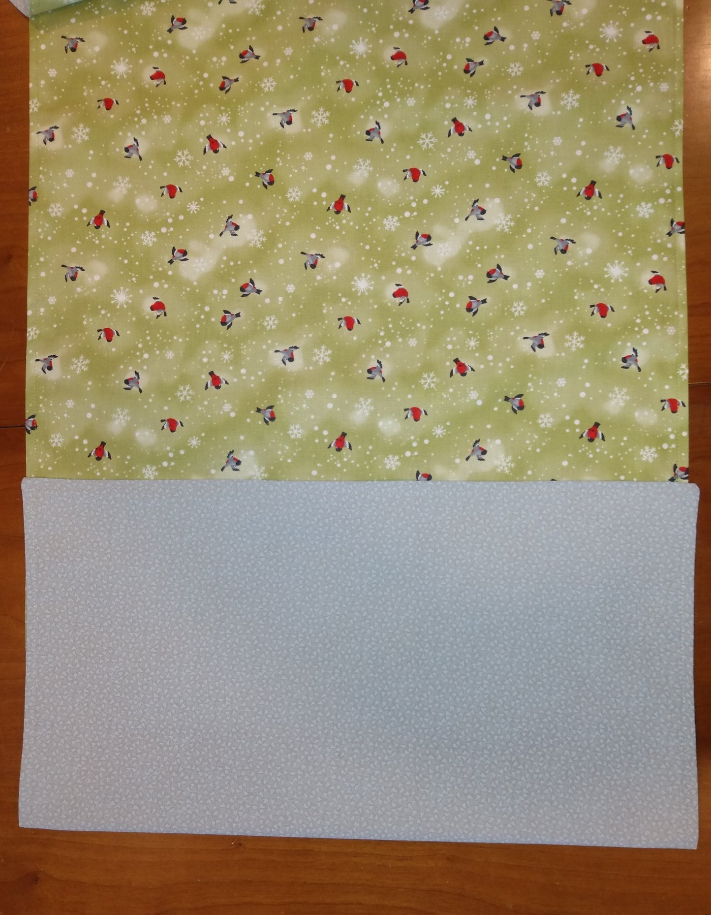 Table Runner Reversible 100% Cotton Green Robins Grey