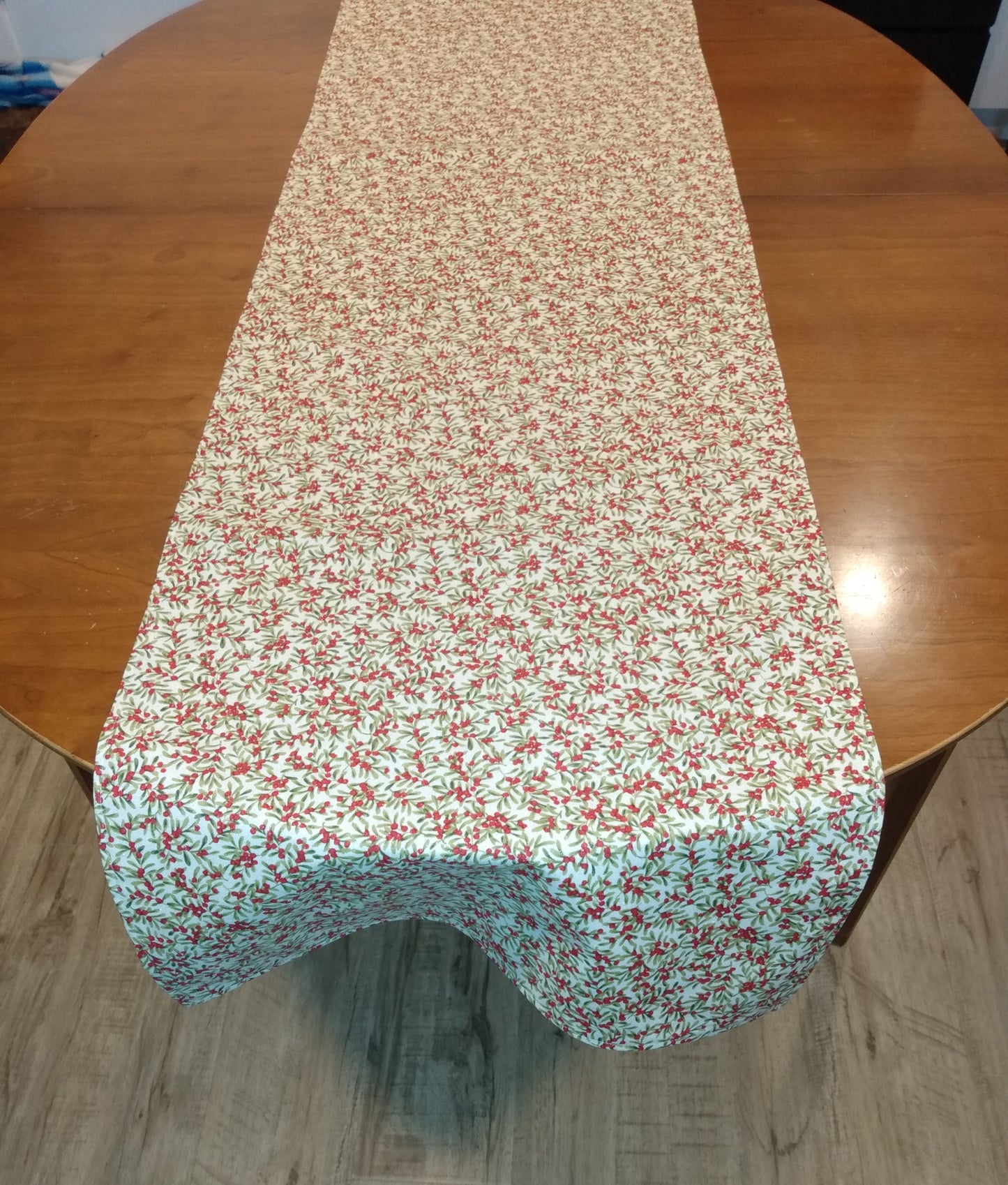 Table Runner Reversible 100% Cotton Classic Mistletoe Sparkly Cream Red White Stars