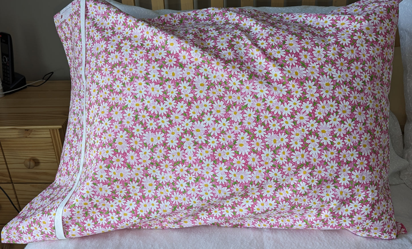 100% Cotton Pillowcase Daisies White Pink