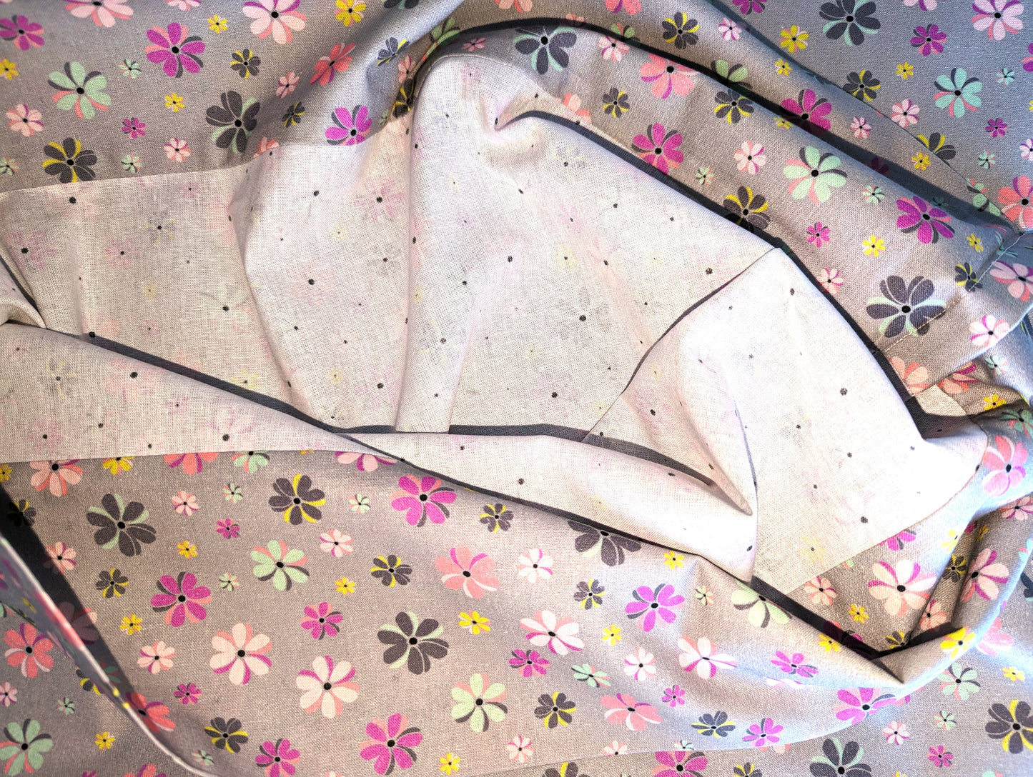 100% Cotton Pillowcase Multicolor Daisies Light Grey
