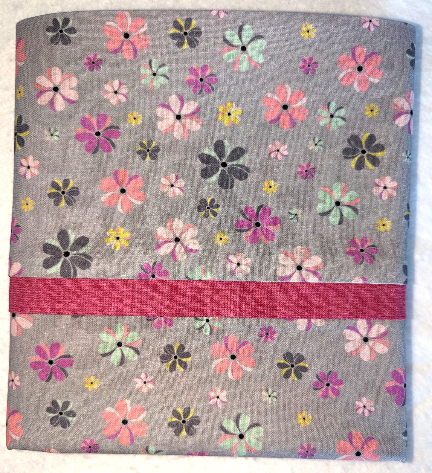 100% Cotton Pillowcase Multicolor Daisies Light Grey