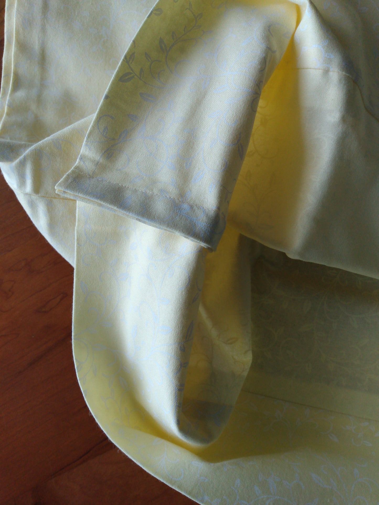 100% Cotton Pillowcase Light Yellow White