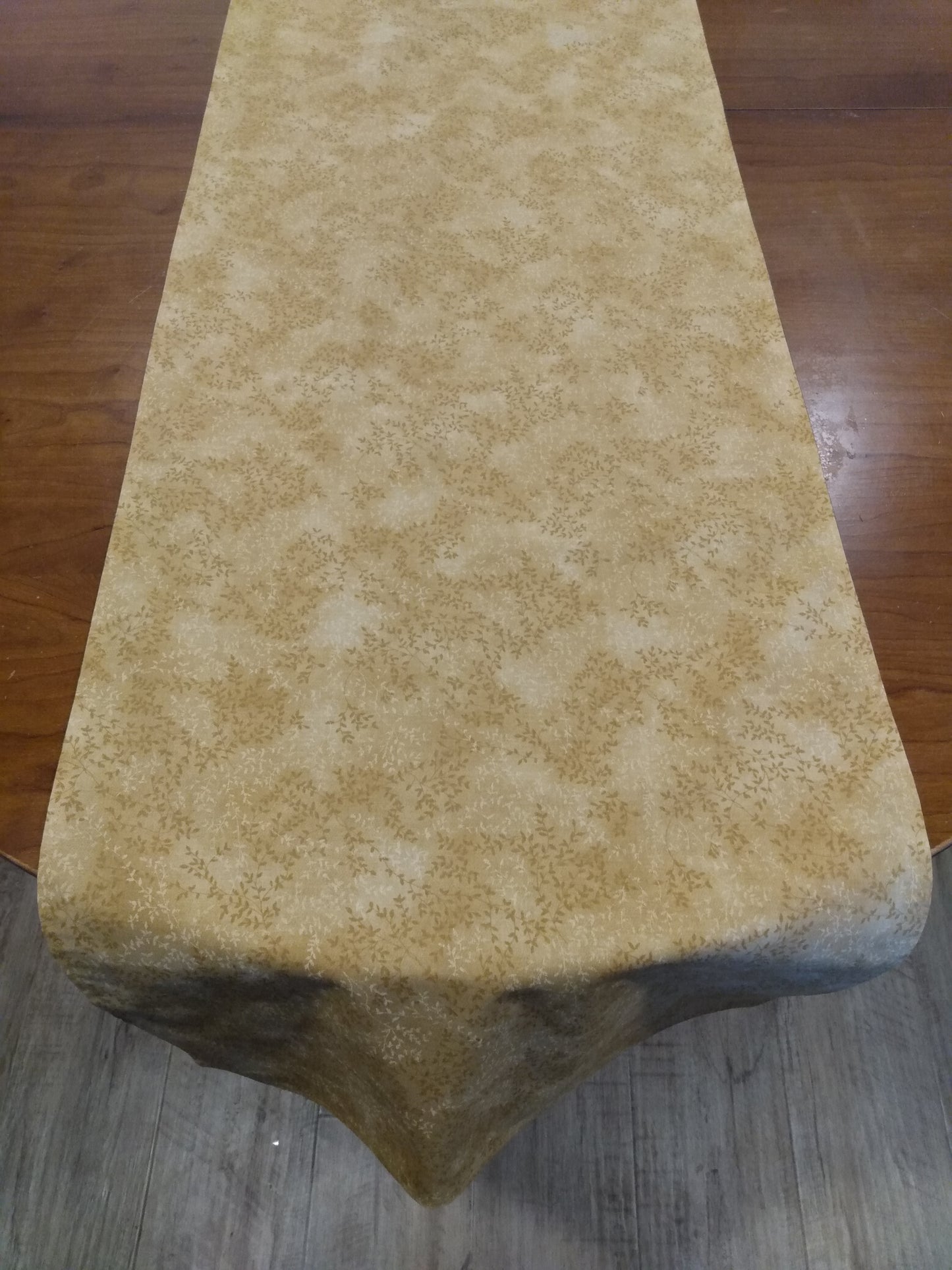 Table Runner Reversible 100% Cotton Green Damask and Gold Leaves