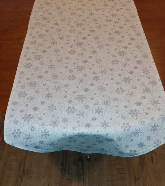 Table Runner 100% Cotton Silver Stars Snowflakes