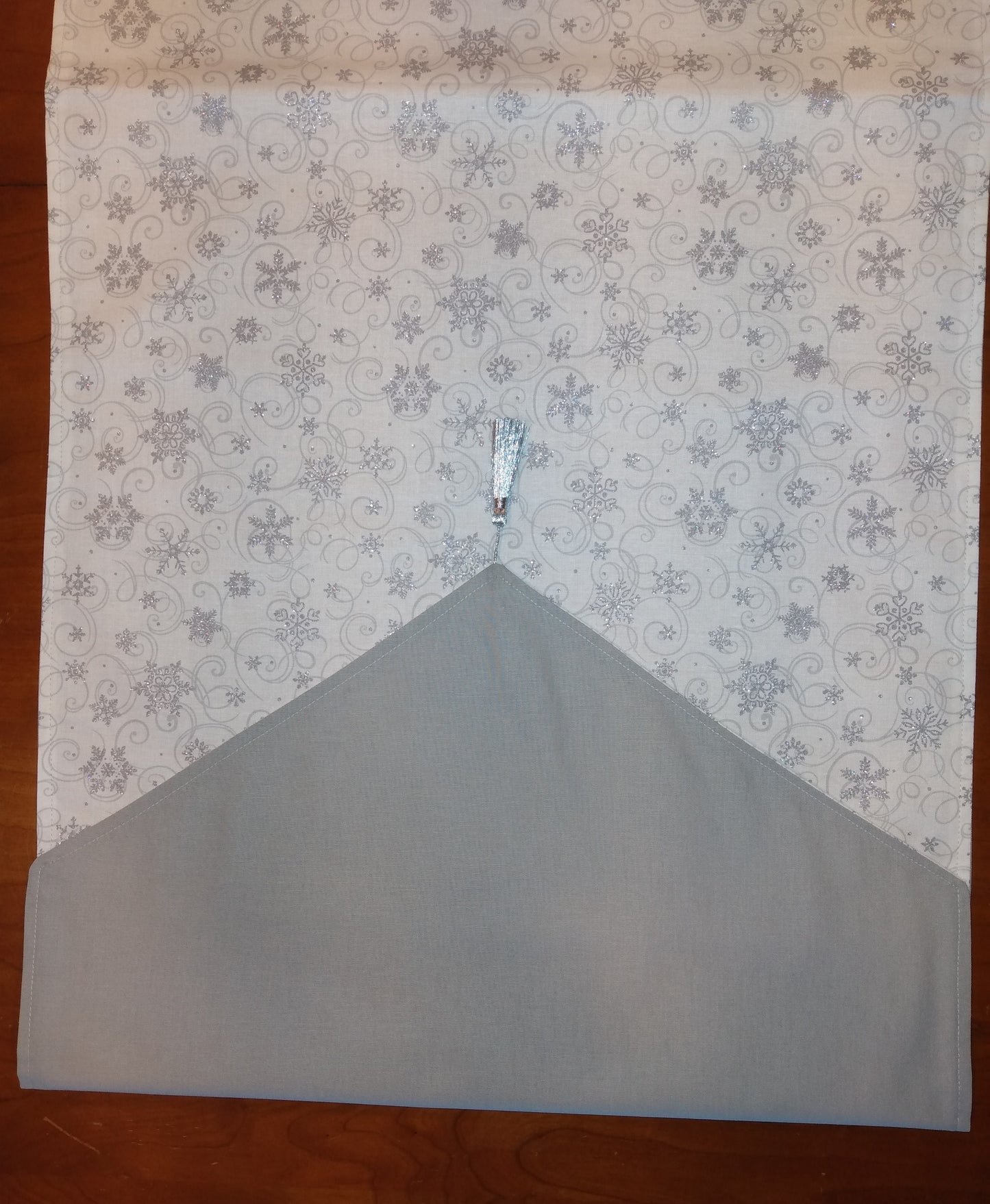 Table Runner 100% Cotton Silver Stars Snowflakes