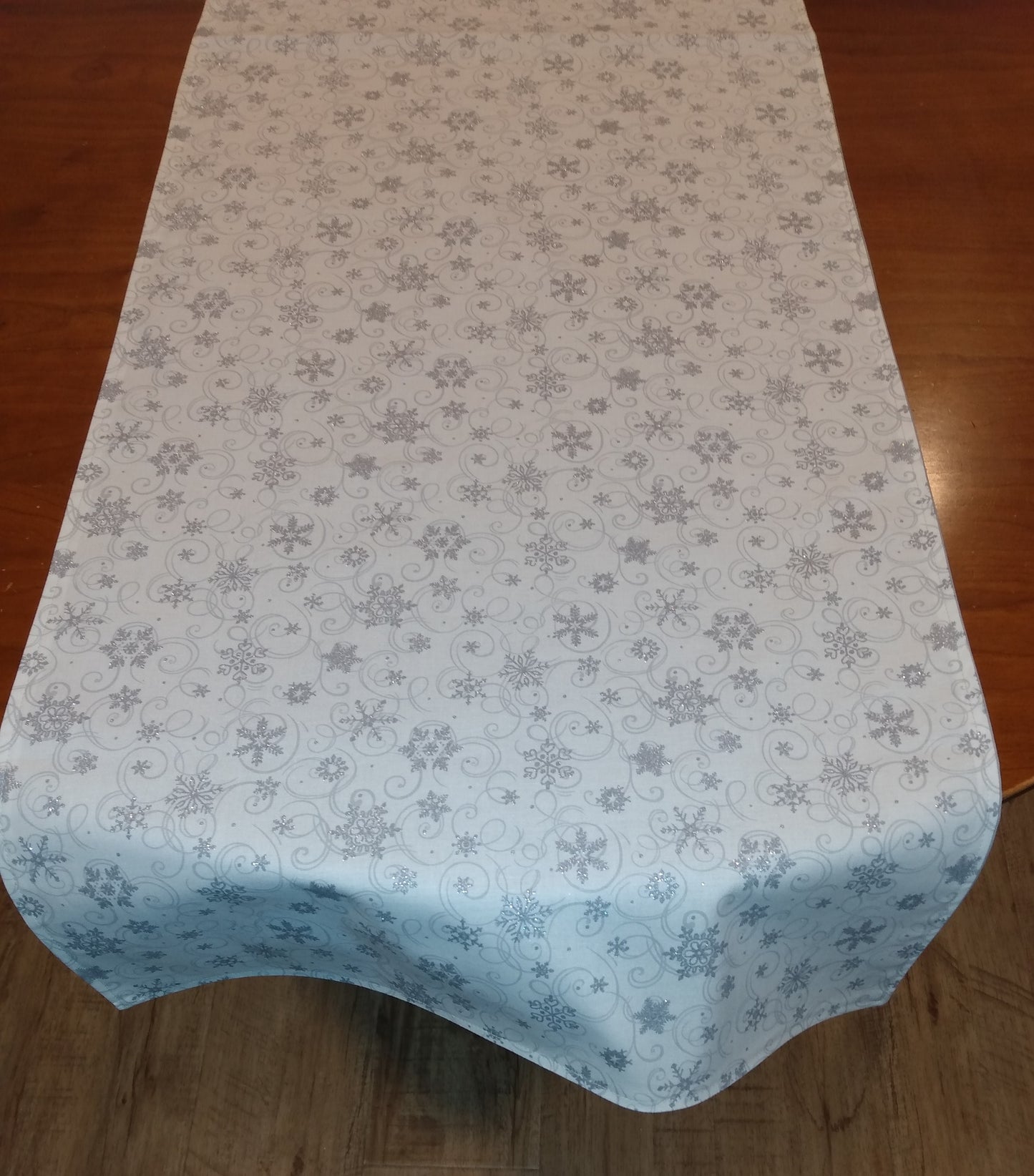 Table Runner 100% Cotton Silver Stars Snowflakes