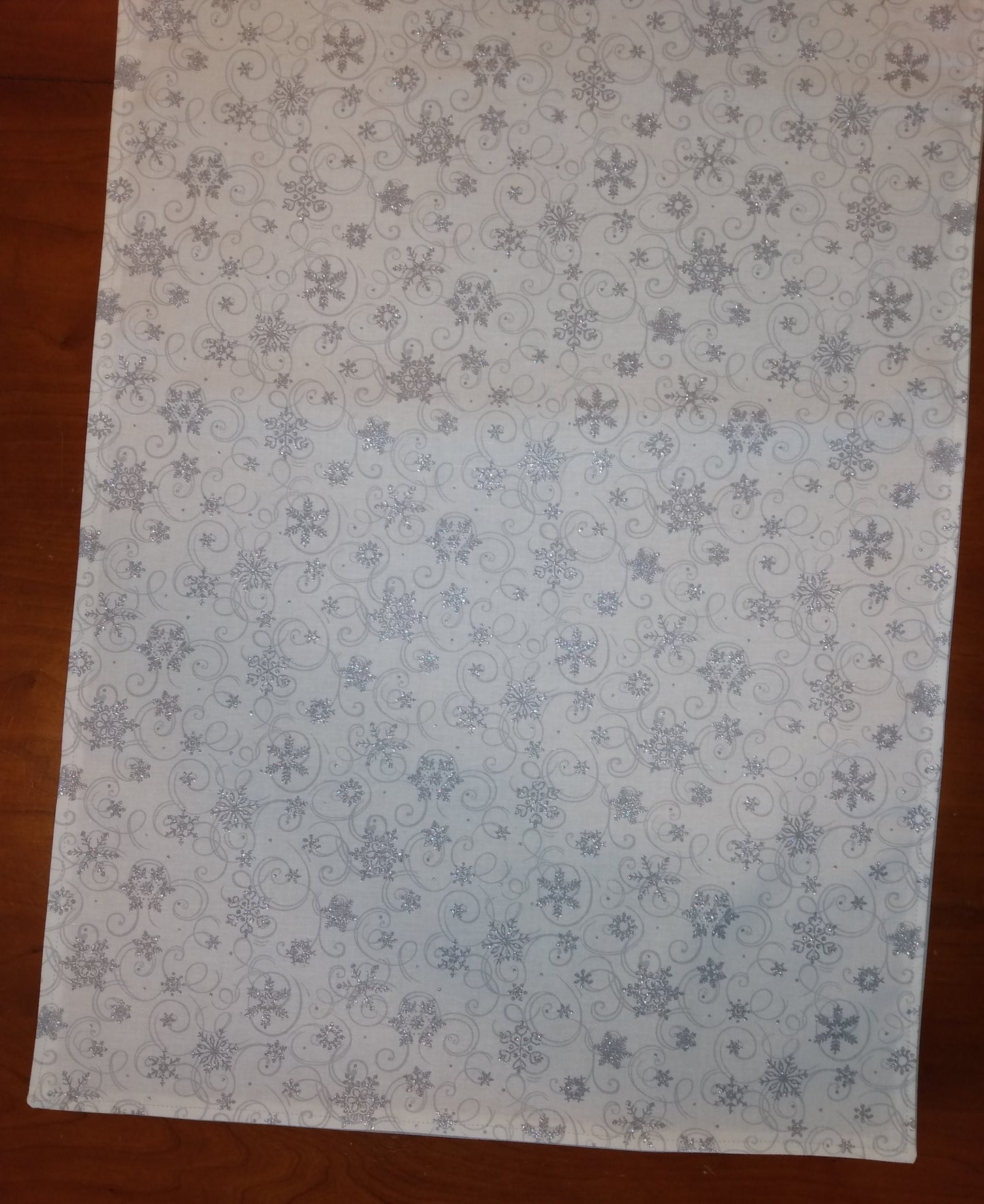 Table Runner 100% Cotton Silver Stars Snowflakes