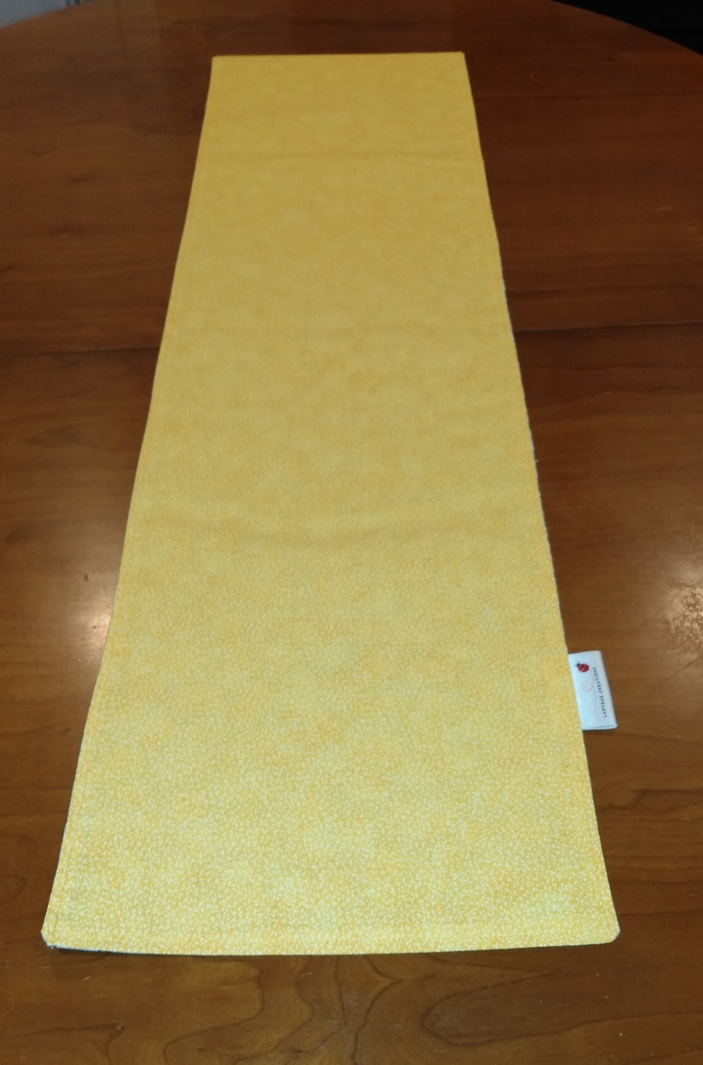 Table Runner Reversible 100% Cotton Cheery Daisies Floral Yellow Gold