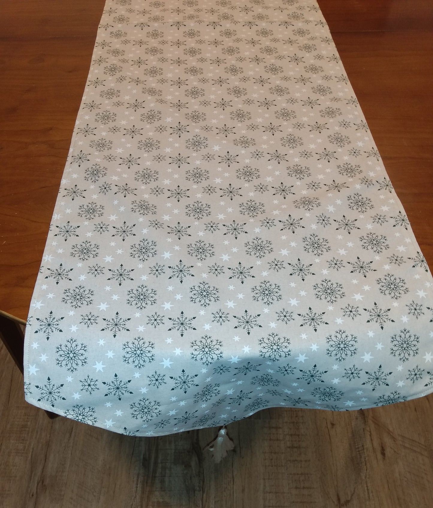 Table Runner Reversible 100% Cotton Winter Snowflake White Green Beige