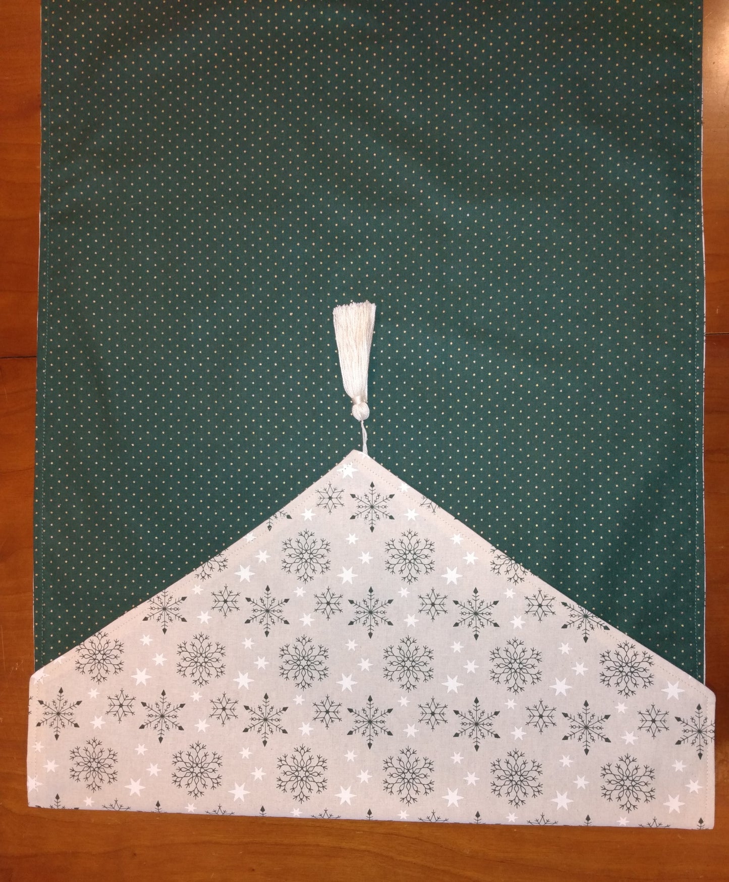 Table Runner Reversible 100% Cotton Winter Snowflake White Green Beige