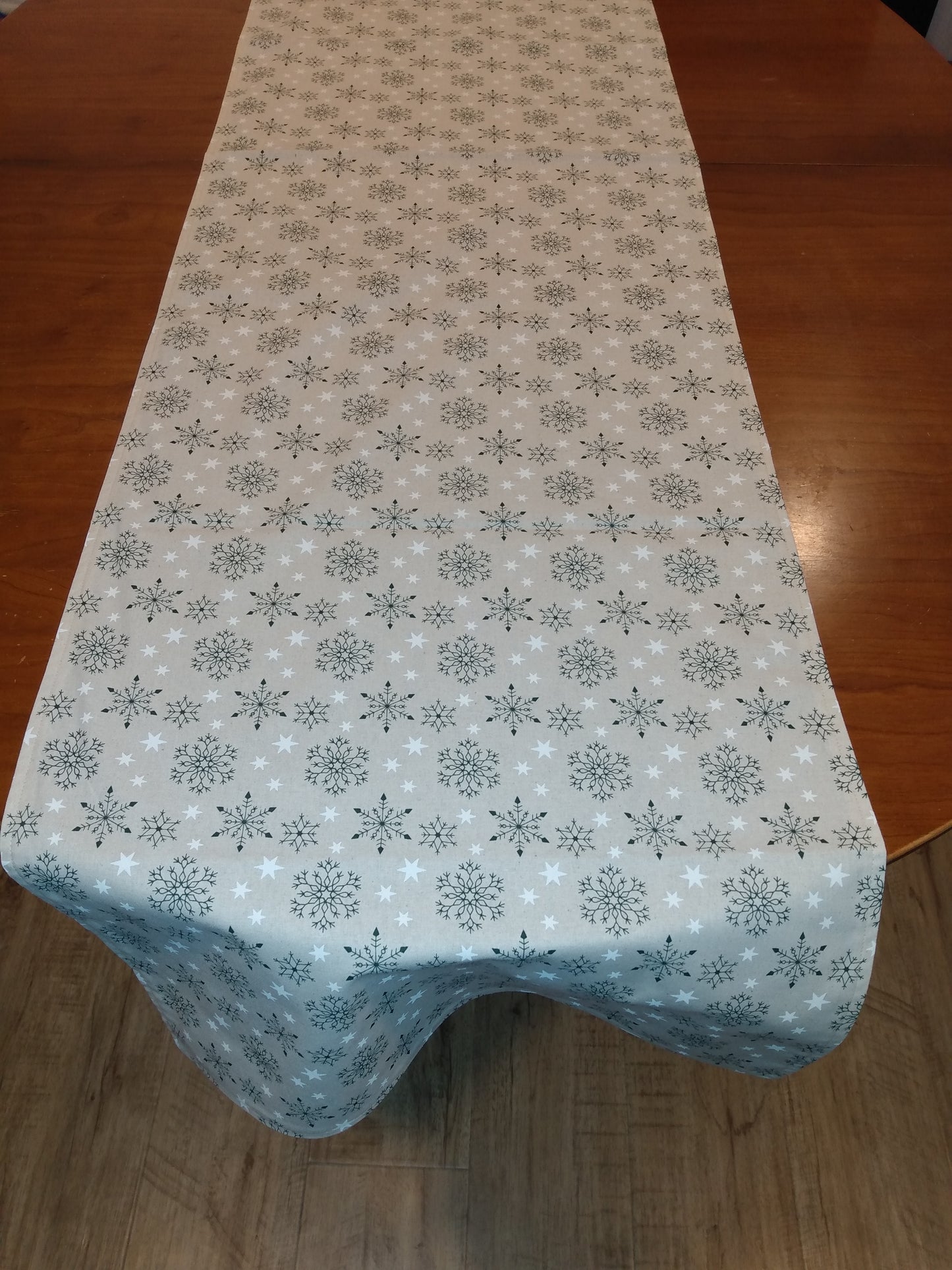 Table Runner Reversible 100% Cotton Winter Snowflake White Green Beige