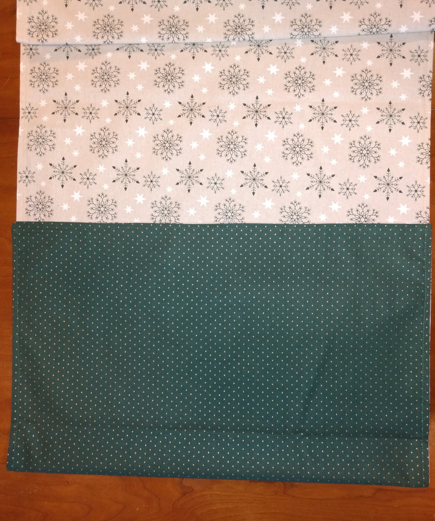 Table Runner Reversible 100% Cotton Winter Snowflake White Green Beige