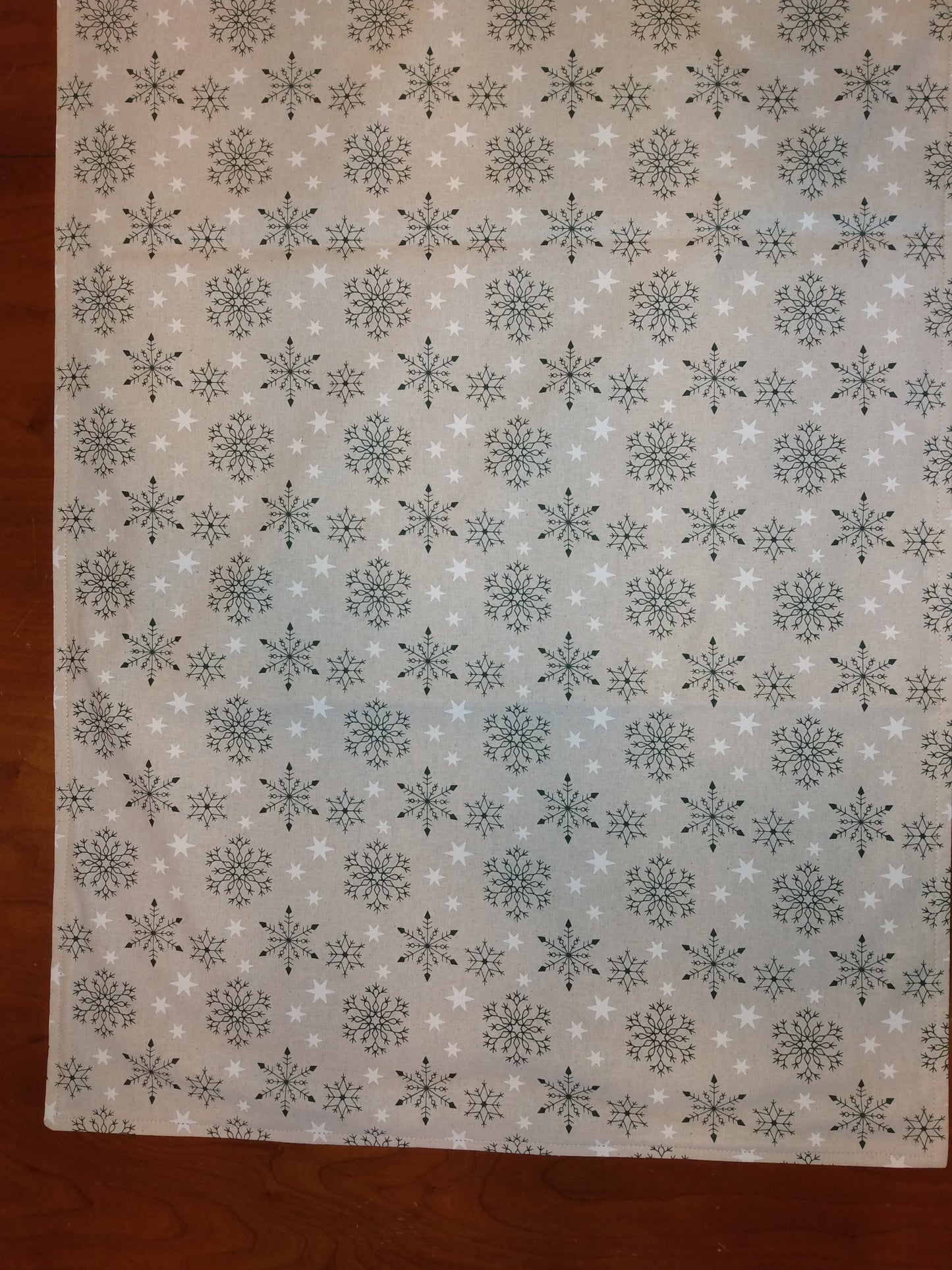 Table Runner Reversible 100% Cotton Winter Snowflake White Green Beige