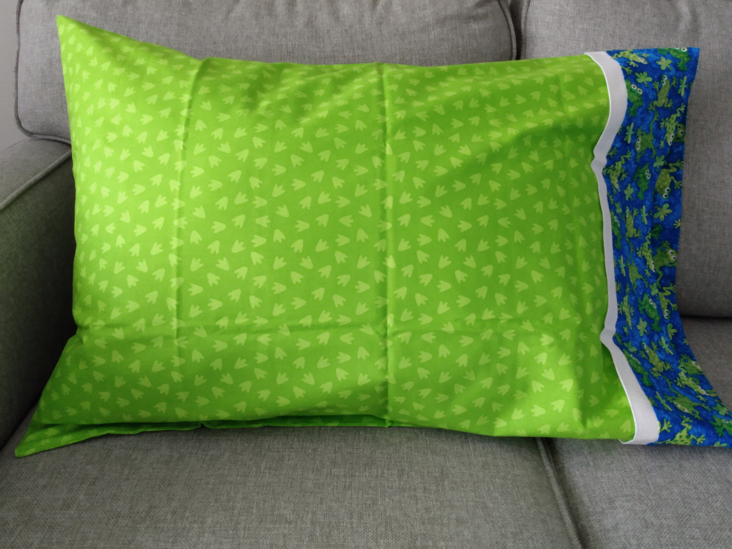 100% Cotton Pillowcase Green Frogs Prints